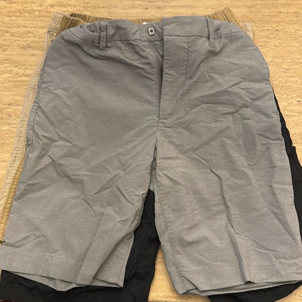 4 pair of youth shorts
Like new